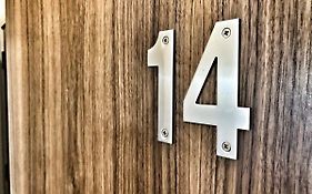Luxury 2 Bed 2 Bath Apartment 18 Mins From Central London - Sleeps 6