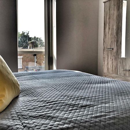 Luxury 2 Bed 2 Bath Apartment 18 Mins From Central London - Sleeps 6 Watford  Exterior foto