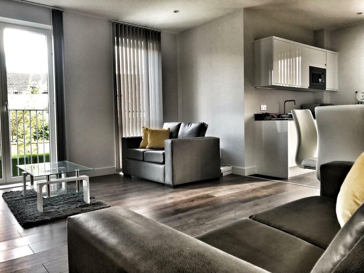 Luxury 2 Bed 2 Bath Apartment 18 Mins From Central London - Sleeps 6 Watford  Exterior foto
