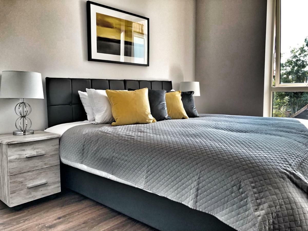 Luxury 2 Bed 2 Bath Apartment 18 Mins From Central London - Sleeps 6 Watford  Exterior foto